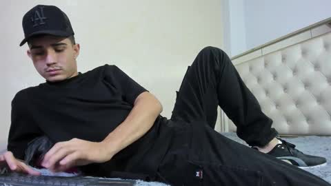 Snapshot of alejo_gray1 chatting on 11/07/25, 03:17 alejo_gray1 online show from 11/07/25, 03:17