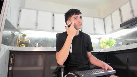 Snapshot of alejo_gray1 chatting on 01/05/26, 07:17 alejo_gray1 online show from 01/05/26, 07:17