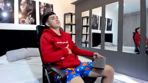 Snapshot of alejo_gray1 chatting on 01/19/26, 01:04 alejo_gray1 online show from 01/19/26, 01:04