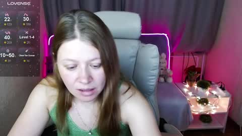 Snapshot of alekasamui chatting on 12/13/24, 03:38 Aleksa online show from 12/13/24, 03:38