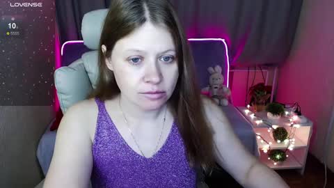 Snapshot of alekasamui chatting on 12/20/24, 03:47 Aleksa online show from 12/20/24, 03:47