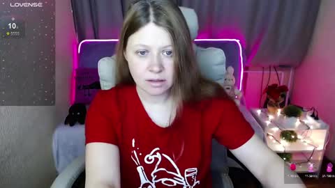 Snapshot of alekasamui chatting on 12/27/24, 01:32 Aleksa online show from 12/27/24, 01:32