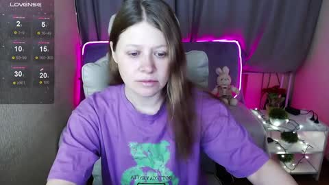 Snapshot of alekasamui chatting on 02/05/25, 01:37 Aleksa online show from 02/05/25, 01:37