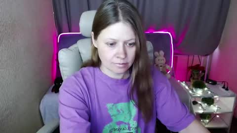 Snapshot of alekasamui chatting on 02/21/25, 05:02 Aleksa online show from 02/21/25, 05:02