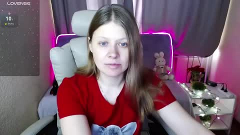 Snapshot of alekasamui chatting on 02/25/25, 04:46 Aleksa online show from 02/25/25, 04:46