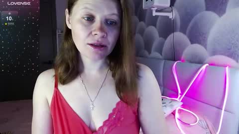 Snapshot of alekasamui chatting on 09/15/25, 09:26 Aleksa online show from 09/15/25, 09:26