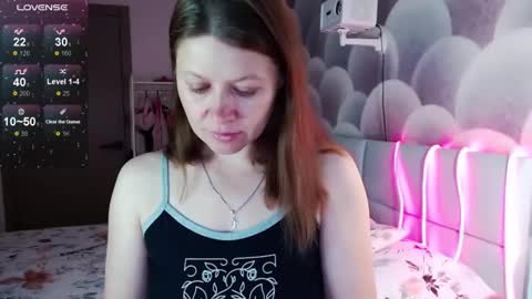 Snapshot of alekasamui chatting on 10/18/25, 10:54 Aleksa online show from 10/18/25, 10:54
