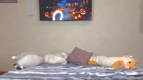 Alena online show from 10/31/25, 01:34