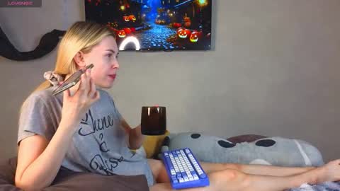 Alena online show from 11/01/25, 01:13