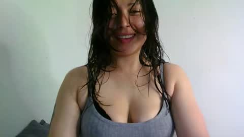 QUEEN OFF MILk  IM BACK  15 NOV online show from 05/05/26, 04:15