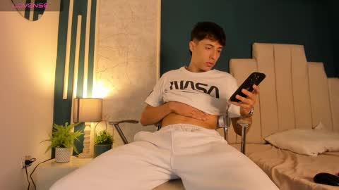 Snapshot of alessandro_dybala chatting on 01/18/25, 11:43 Alessandro Dybala online show from 01/18/25, 11:43