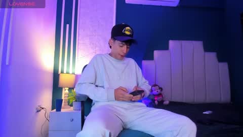Snapshot of alessandro_dybala chatting on 02/19/25, 11:38 Alessandro Dybala online show from 02/19/25, 11:38