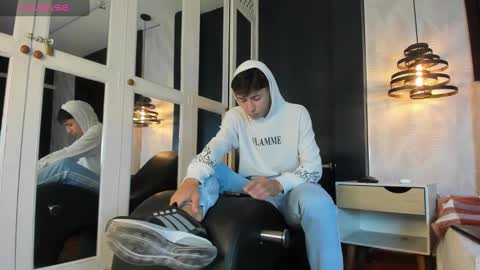 Snapshot of alessandro_dybala chatting on 02/20/25, 12:04 Alessandro Dybala online show from 02/20/25, 12:04