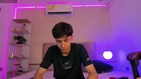 Snapshot of alessandro_dybala chatting on 03/04/25, 02:53 Alessandro Dybala online show from 03/04/25, 02:53