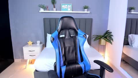 A L E S S I A online show from 02/19/25, 08:41