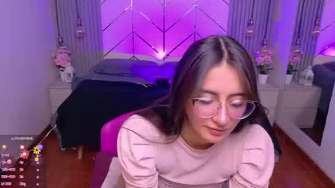 Snapshot of alessia_moore chatting on 06/19/26, 03:38 Alessia online show from 06/19/26, 03:38