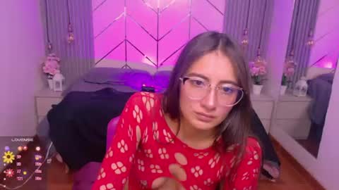 Snapshot of alessia_moore chatting on 07/10/26, 04:31 Alessia online show from 07/10/26, 04:31