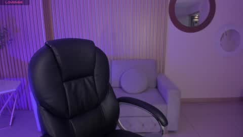 Snapshot of alessiacorleone_ chatting on 01/19/25, 10:39 Alessia online show from 01/19/25, 10:39