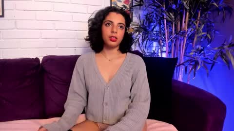 Snapshot of alessiia__ chatting on 10/05/25, 03:38 alessiia__ online show from 10/05/25, 03:38