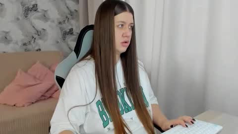 Aletta Oushen online show from 10/06/25, 10:56