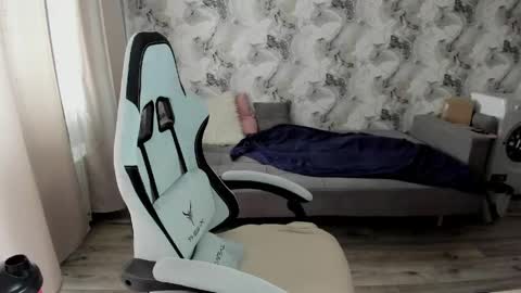 Aletta Oushen online show from 04/19/26, 10:14