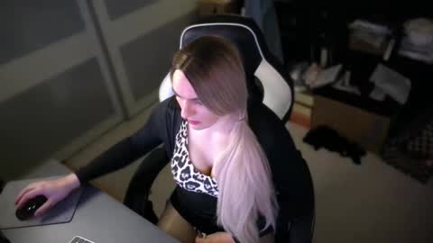 Leyla Leg online show from 04/11/26, 07:29