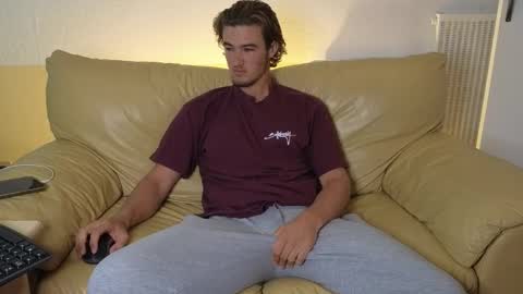 Alex83530 online show from 10/21/25, 08:04