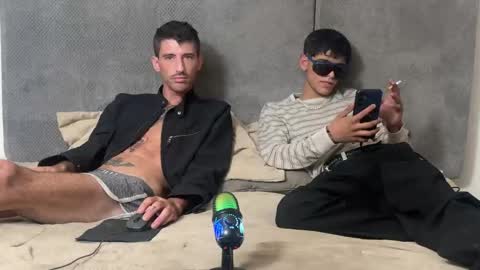 Snapshot of alex_and_charlie chatting on 04/29/26, 10:19 alex_and_charlie online show from 04/29/26, 10:19