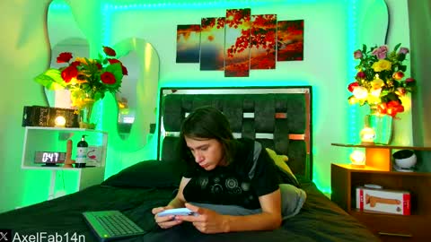 sneider online show from 02/18/25, 07:09