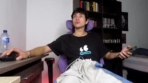 Snapshot of alex_connorr chatting on 11/18/25, 03:12 alex_connorr online show from 11/18/25, 03:12