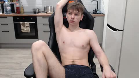 Snapshot of alex_gotcha chatting on 12/08/24, 01:02 Alex online show from 12/08/24, 01:02