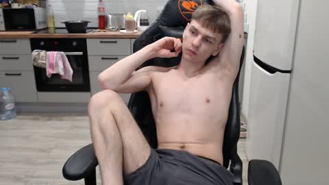 Snapshot of alex_gotcha chatting on 12/10/24, 02:28 Alex online show from 12/10/24, 02:28