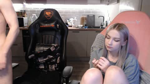 Snapshot of alex_gotcha chatting on 12/15/24, 10:37 Alex online show from 12/15/24, 10:37