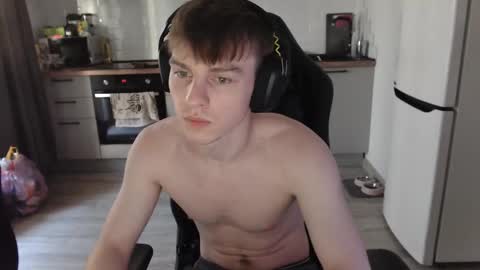 Snapshot of alex_gotcha chatting on 03/07/25, 01:07 Alex online show from 03/07/25, 01:07