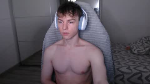 Snapshot of alex_gotcha chatting on 10/01/25, 04:18 Alex online show from 10/01/25, 04:18