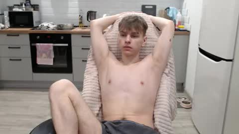 Snapshot of alex_gotcha chatting on 11/24/25, 12:10 Alex online show from 11/24/25, 12:10