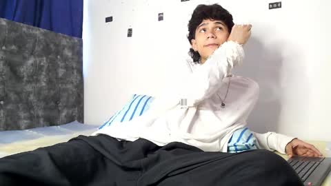 alex_mark_ online show from 04/20/26, 08:10