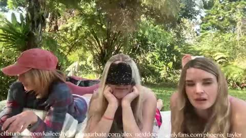 Snapshot of alex_nextdoor chatting on 03/04/25, 02:06 Alex online show from 03/04/25, 02:06