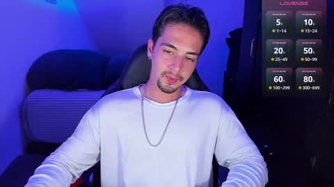 Snapshot of alex_smith0 chatting on 01/19/25, 03:39 online show from 01/19/25, 03:39