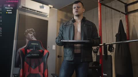 Snapshot of alex_tower chatting on 12/30/24, 10:12 Alex Towers online show from 12/30/24, 10:12