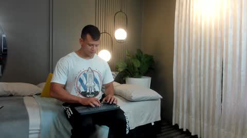 Snapshot of alex_tower chatting on 12/31/24, 08:34 Alex Towers online show from 12/31/24, 08:34