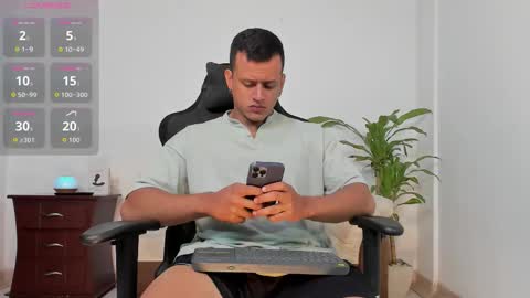 Snapshot of alex_tower chatting on 10/11/25, 02:22 Alex Towers online show from 10/11/25, 02:22