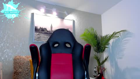 Snapshot of alex_zt chatting on 12/23/24, 06:22 x online show from 12/23/24, 06:22