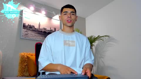 Snapshot of alex_zt chatting on 01/05/25, 02:38 x online show from 01/05/25, 02:38