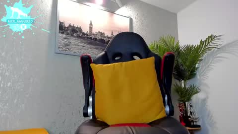 Snapshot of alex_zt chatting on 02/21/25, 10:17 x online show from 02/21/25, 10:17