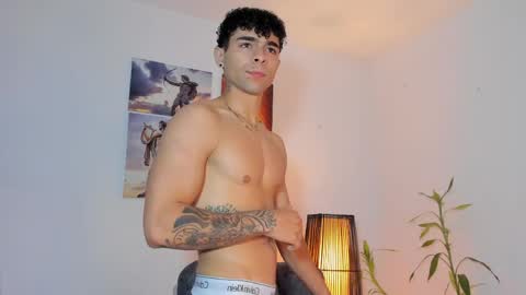 Snapshot of alex_zt7 chatting on 05/14/26, 04:25 x online show from 05/14/26, 04:25