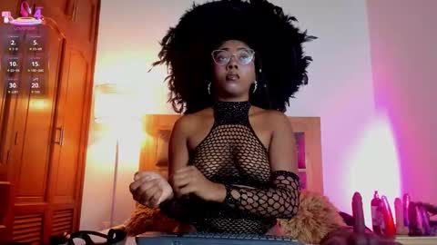 alexa_cortes23 online show from 10/28/25, 11:03