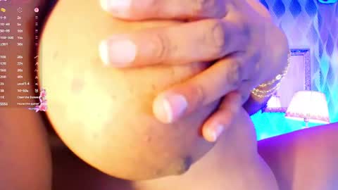 Snapshot of alexa_cruz__ chatting on 06/23/26, 11:41 Alexa online show from 06/23/26, 11:41