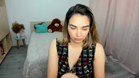 Snapshot of alexa_dolly chatting on 06/13/26, 06:22 Alexa online show from 06/13/26, 06:22