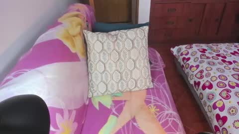 alexa latina online show from 04/19/26, 02:49